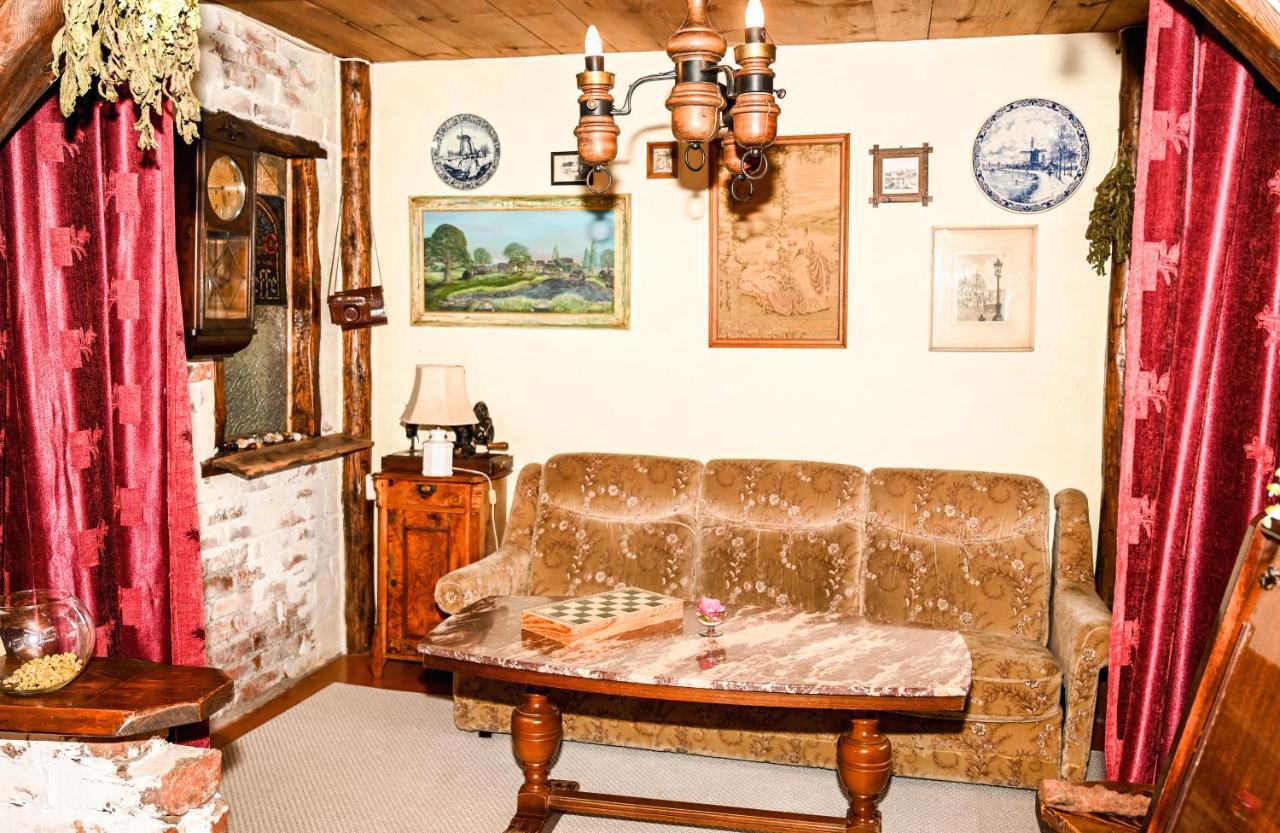 Idilliska Latgaliesu Lauku Maja Ar Melno Pirti Villa Aglona Ngoại thất bức ảnh